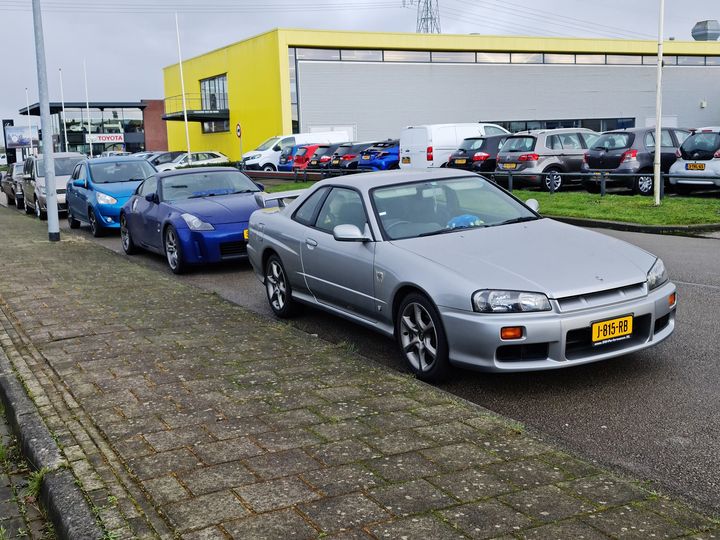 J-815-RB: NISSAN SKYLINE 25 GT uit 1998